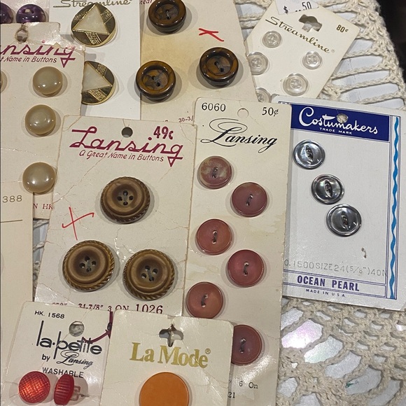 Vintage Buttons on Cards Lot of 50 - Picture 6 of 8